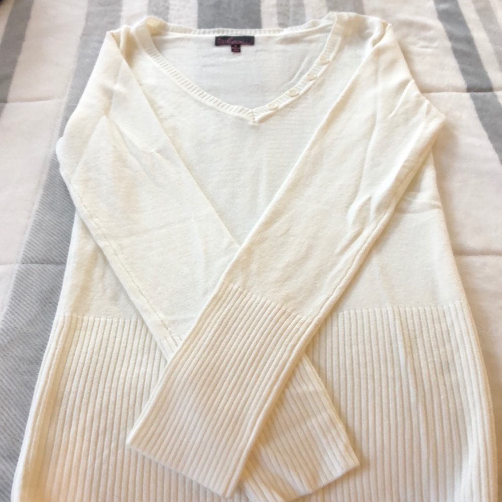 White v neck sweater